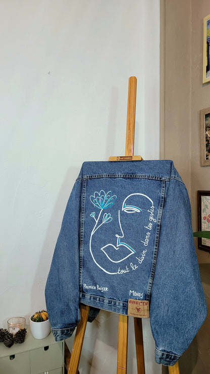 Veste en jean upcyclée peinte à la main. "Tout le divin dans tes gestes" - Taille L/XL (homme) - Coupe Oversize