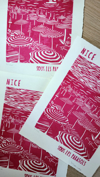 Linogravure originale en édition limitée "Sous les parasols" Couleur Magenta