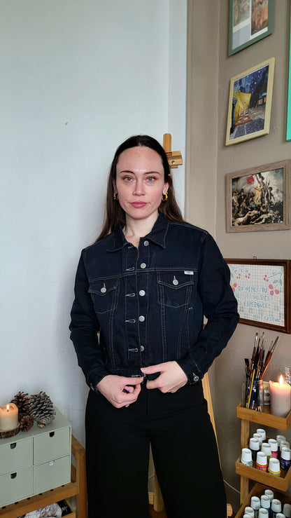 Veste en jean upcyclée peinte à la main. "Astres" - Taille S