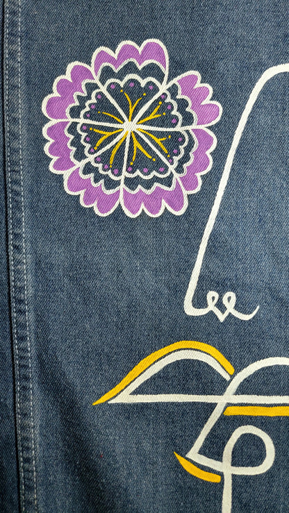 Veste en jean upcyclée peinte à la main, pièce unique, poétique. "Discussions au crépuscule" - Taille 36 S