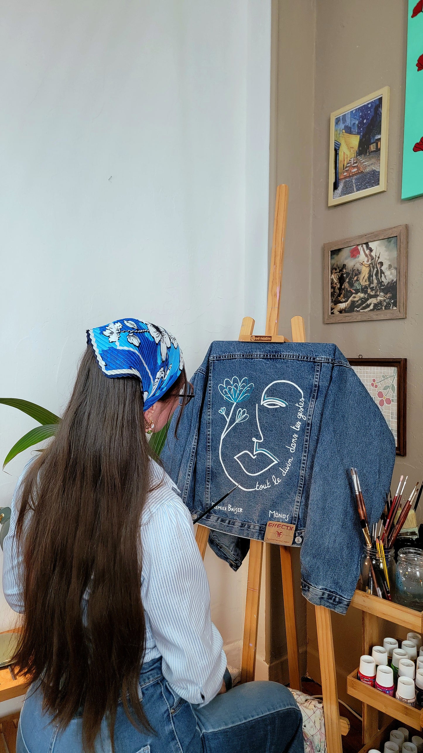 Veste en jean upcyclée peinte à la main. "Tout le divin dans tes gestes" - Taille L/XL (homme) - Coupe Oversize
