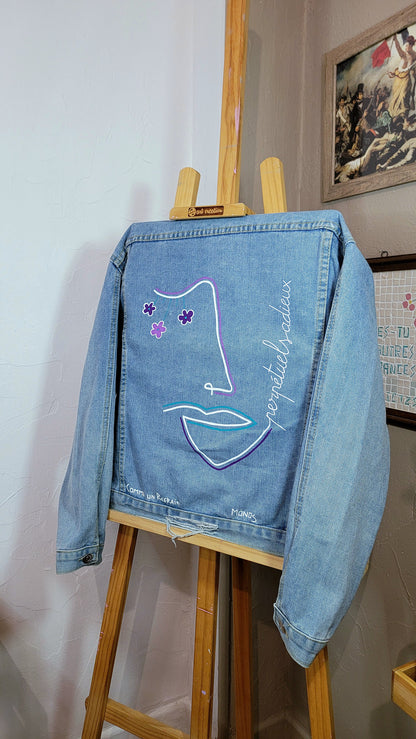 Veste en jean upcyclée peinte à la main. " Perpétuels adieux" Taille : L (femme)