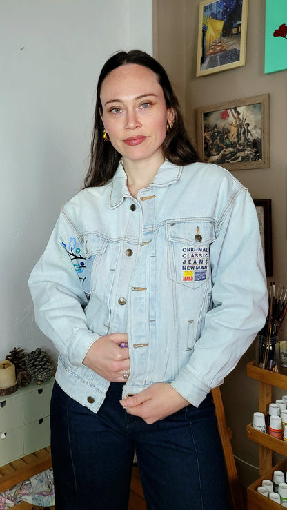 Veste en jean upcyclée peinte à la main. "Perles" - Taille M